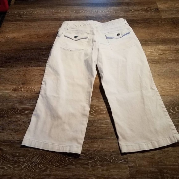 Larry Levine White Stretch Capris Size 8 - Picture 4 of 5